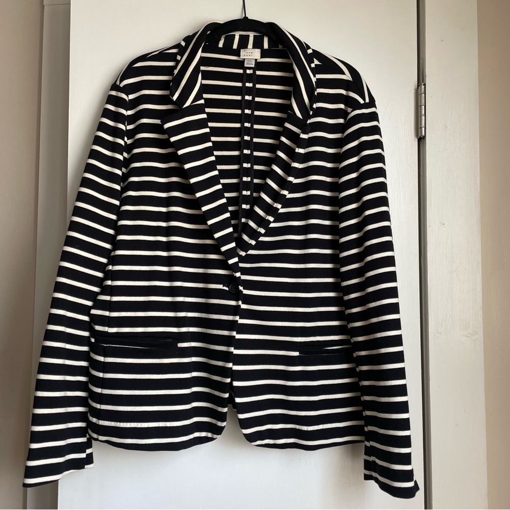 a new day Black and White Striped Blazer size xxl
